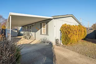 1570 S Peach St, Medford, OR 97501 - Photo 1