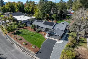 740 NW Kinney St, Grants Pass, OR 97526 - Photo 1