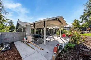 740 NW Kinney St, Grants Pass, OR 97526 - Photo 26