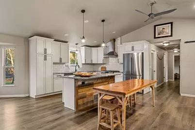 4570 New Hope Road, Grants Pass, OR 97527 - Photo 2