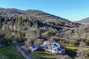 7555 E Antelope Rd, Eagle Point, OR 97524 - Photo 6