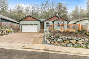 1546 Poplar Dr, Grants Pass, OR 97527 - Photo 2