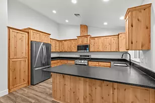 1546 Poplar Dr, Grants Pass, OR 97527 - Photo 8