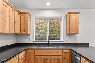 1546 Poplar Dr, Grants Pass, OR 97527 - Photo 10