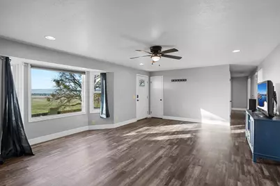 5942 Foothill Road, Medford, OR 97502 - Photo 10