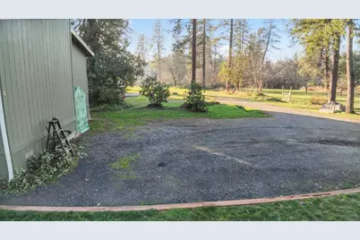 594 Detrick Drive #4, Grants Pass, OR 97527 - Photo 2