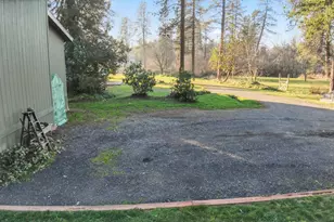 594 Detrick Dr, Grants Pass, OR 97527 - Photo 2