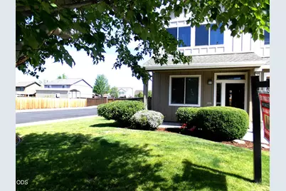 2885 SW Juniper Avenue, Redmond, OR 97756 - Photo 2