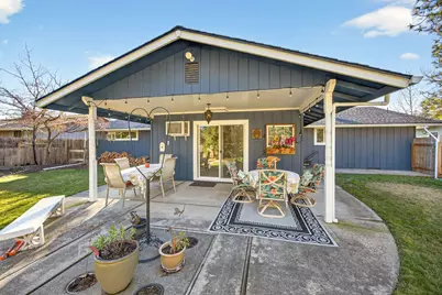 201 S Rose Street, Phoenix, OR 97535 - Photo 4