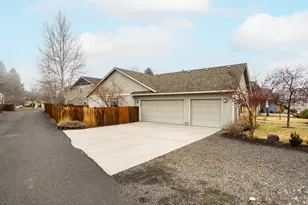 61753 SE Camellia St, Bend, OR 97702 - Photo 38