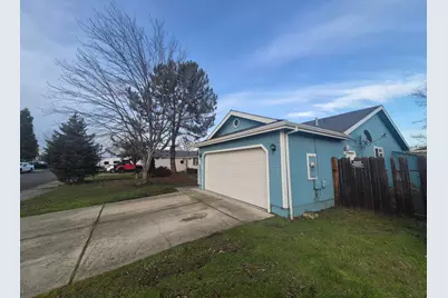 8028 Thunderhead Avenue, White City, OR 97503 - Photo 2