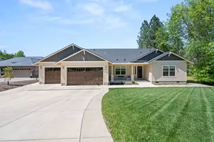 1060 Anglers Pl, Shady Cove, OR 97539 - Photo 4