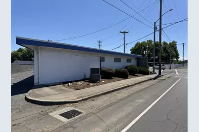 990 S Front Street, Central Point, OR 97502 - Photo 4