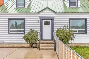 793 Marshall Ave, Medford, OR 97501 - Photo 2