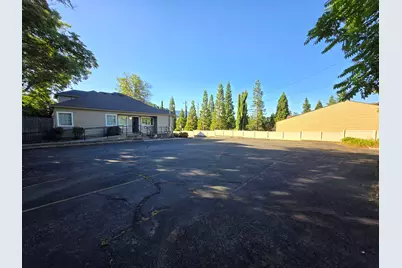 856 NE 7th Street, Grants Pass, OR 97526 - Photo 8