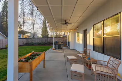 1645 NW Williamsburg Drive, Grants Pass, OR 97526 - Photo 32