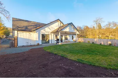 1645 NW Williamsburg Drive, Grants Pass, OR 97526 - Photo 36