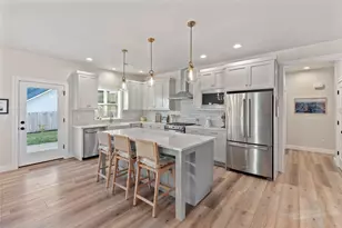 1645 NW Williamsburg Dr, Grants Pass, OR 97526 - Photo 8