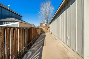 1664 NW Teakwood Ln, Redmond, OR 97756 - Photo 30