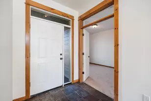 1664 NW Teakwood Ln, Redmond, OR 97756 - Photo 4