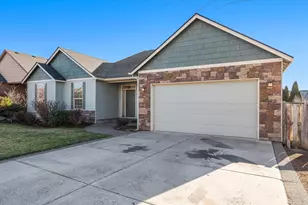 1664 NW Teakwood Ln, Redmond, OR 97756 - Photo 2