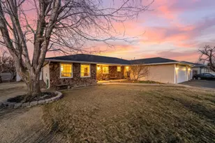 5101 Laurelwood Dr, Klamath Falls, OR 97603 - Photo 2