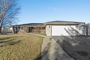 5101 Laurelwood Dr, Klamath Falls, OR 97603 - Photo 4