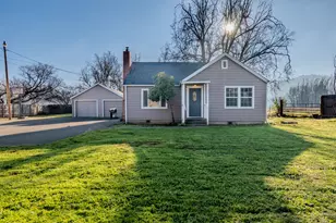 2441 S Stage Rd, Medford, OR 97501 - Photo 1