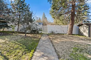 285 Beach St, Ashland, OR 97520 - Photo 38