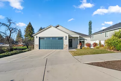 672 Nobility Drive, Medford, OR 97501 - Photo 4
