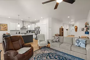 672 Nobility Dr, Medford, OR 97501 - Photo 6