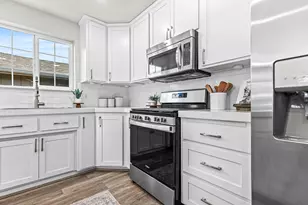 981 Garden Springs Cir, Medford, OR 97504 - Photo 10