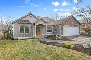 610 Sutton Pl, Ashland, OR 97520 - Photo 2