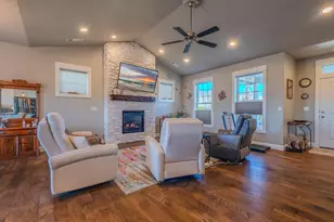 1130 Stanford Ave, Medford, OR 97504 - Photo 6