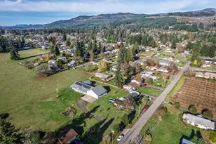 1273 SE 4th Ave, Mill City, OR 97360 - Photo 6