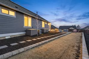 2984 NW Hidden Rdg Dr, Bend, OR 97703 - Photo 34