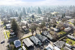 719 SW I St, Grants Pass, OR 97526 - Photo 36