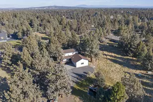20275 Rogers Rd, Bend, OR 97703 - Photo 32