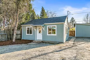 745 Dakota Ave, Medford, OR 97501 - Photo 2