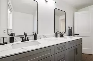 2010 SW Reindeer Ave, Redmond, OR 97756 - Photo 40