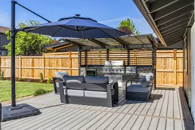 2010 SW Reindeer Avenue, Redmond, OR 97756 - Photo 6