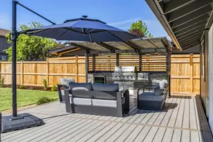 2010 SW Reindeer Ave, Redmond, OR 97756 - Photo 6