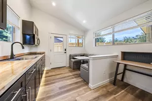 2010 SW Reindeer Ave, Redmond, OR 97756 - Photo 10