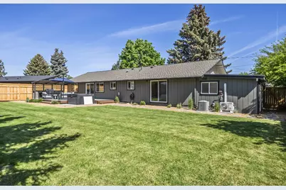 2010 SW Reindeer Avenue, Redmond, OR 97756 - Photo 32