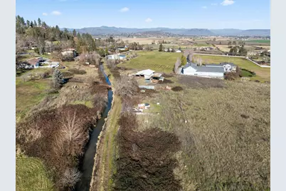 3800 Old Stage Road, Central Point, OR 97502 - Photo 4