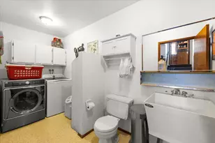 956 NE Beacon Dr, Grants Pass, OR 97526 - Photo 36