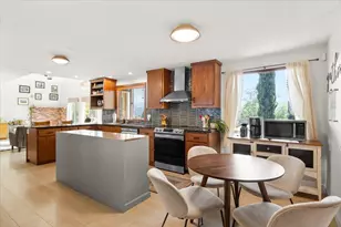 956 NE Beacon Dr, Grants Pass, OR 97526 - Photo 6