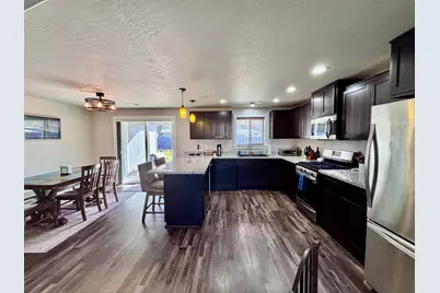 166 Nadine Lane, Central Point, OR 97502 - Photo 4