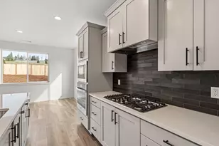 1159 Pumpkin Ridge Dr, Eagle Point, OR 97524 - Photo 12