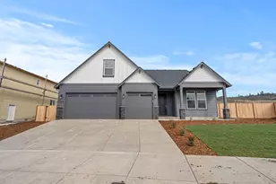 1159 Pumpkin Ridge Dr, Eagle Point, OR 97524 - Photo 2